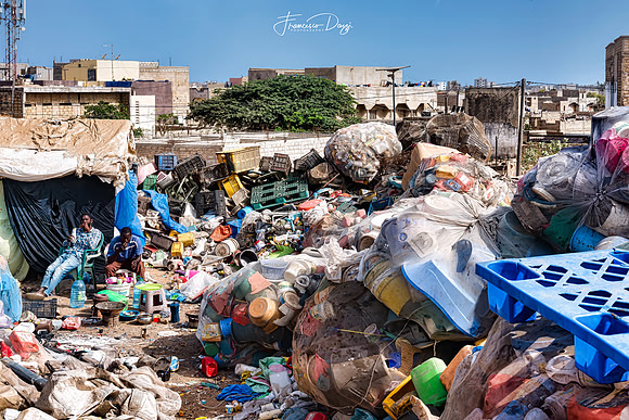 Senegal Dakar landfill Mbeubeuss people garbage