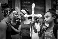 Street Stories, La Habana street people cross woman