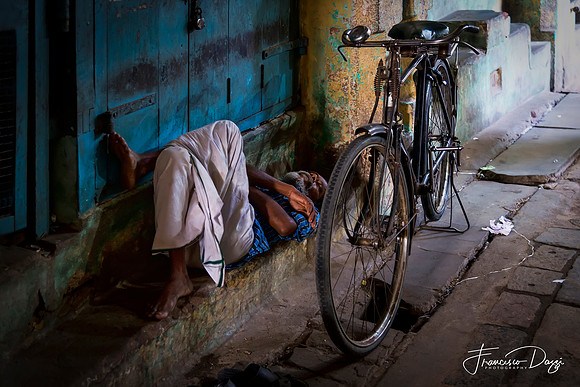 Man resting in the Kumbakonam bazar India Tamil Nadu