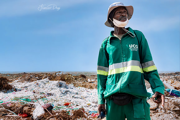 Senegal Dakar worker landfill Mbeubeuss people garbage