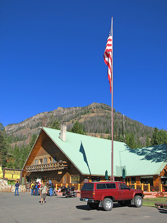 East Yellowstone Valley - Pahaska Tepee Lodge
